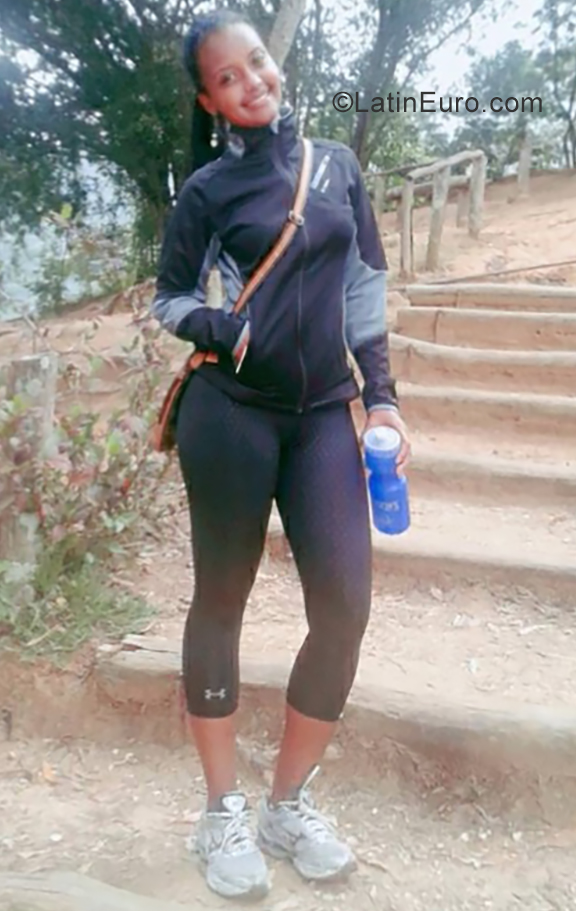 Date this lovely Colombia girl Yadi from Bogota CO25840