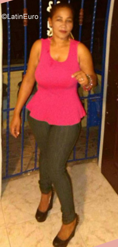 Date this cute Dominican Republic girl YOSELYN from Santo Domingo DO35586