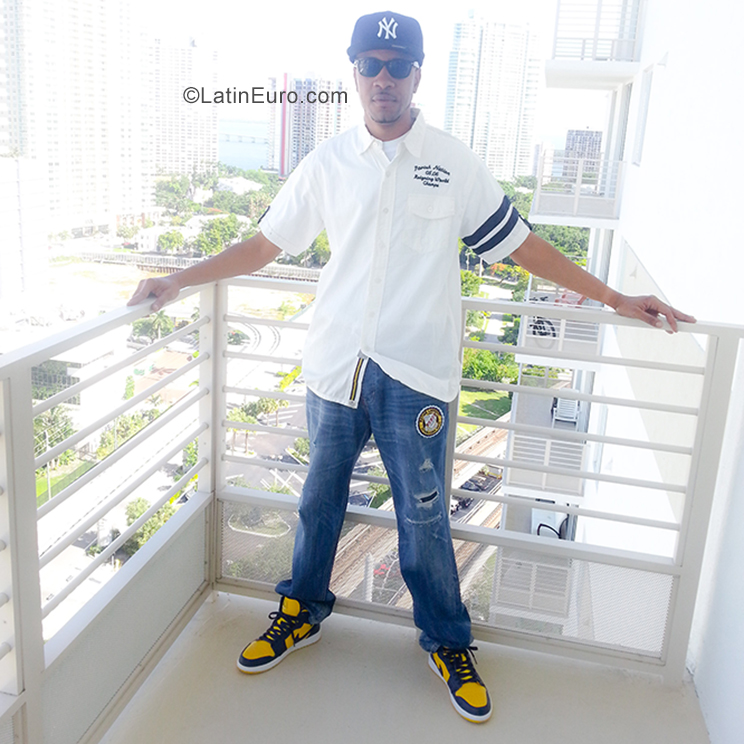 Date this gorgeous United States man MellowBee from Pompano Beach US20189