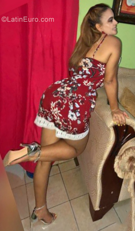 Date this happy Dominican Republic girl Diosia from San Cristobal DO35594