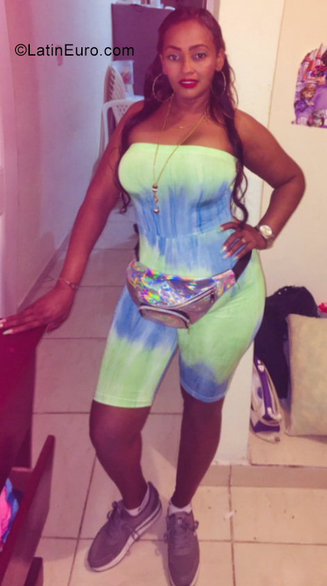 Date this nice looking Dominican Republic girl Jossy from San Pedro de Marcoris DO35595