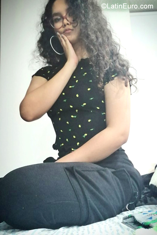 Date this attractive Colombia girl Melani from Medellin CO25850