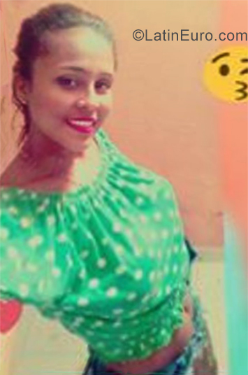 Date this sultry Colombia girl Liliana from Cienaga CO25857