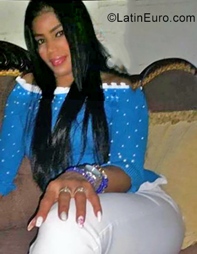 Date this sultry Dominican Republic girl Haydee from Santiago DO35639