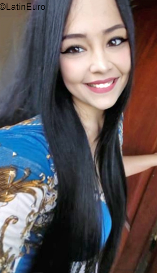 Date this good-looking Argentina girl Daniela from Buenos Aires AR217