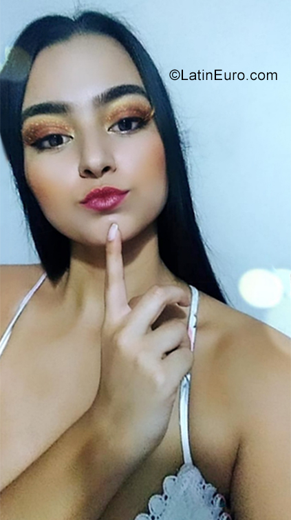 Date this gorgeous Colombia girl Dani from Medellin CO25884