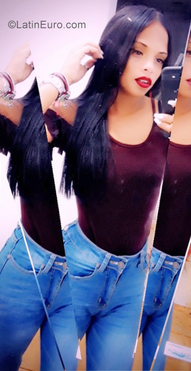 Date this tall Dominican Republic girl Mara from Santo Domingo DO35689