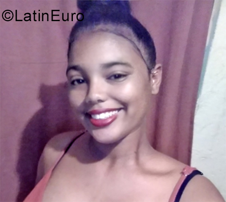 Date this sultry Dominican Republic girl Erika from San Francisco de Marcoris DO35693