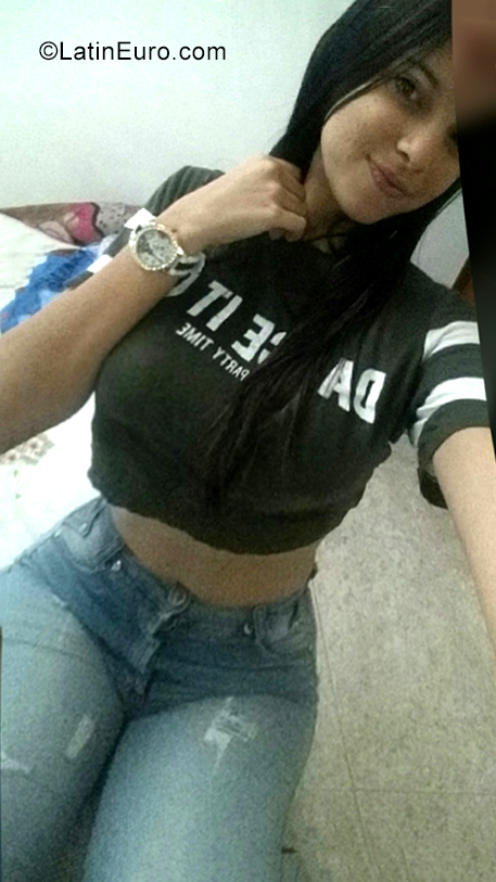 Date this nice looking Venezuela girl Lisleynas from Maracaibo VE2607