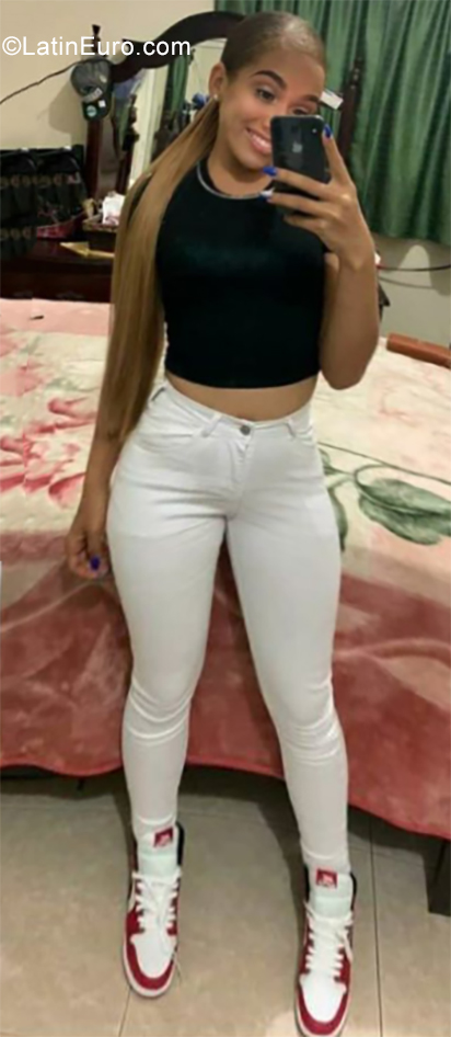 Date this athletic Dominican Republic girl Esmareth from Santiago DO35706