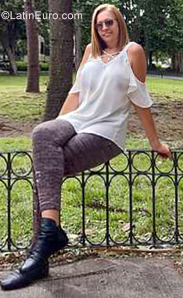 Date this exotic Argentina girl Janett from Buenos Aires AR222