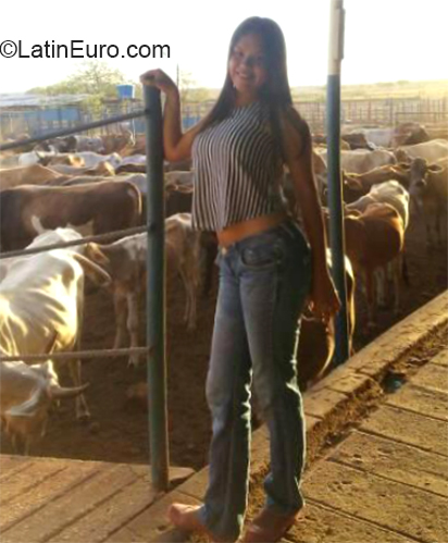 Date this stunning Venezuela girl Gray from El Tigre VE2618