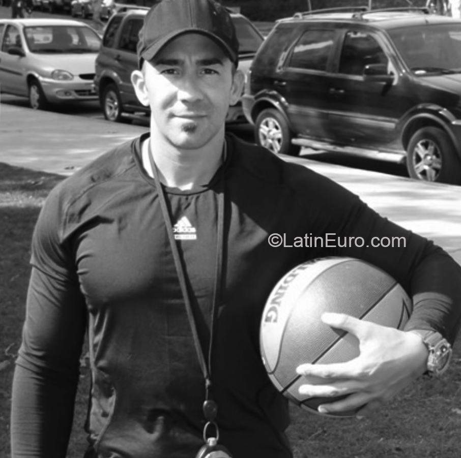 Date this gorgeous Argentina man Guido from Buenos Aires AR224