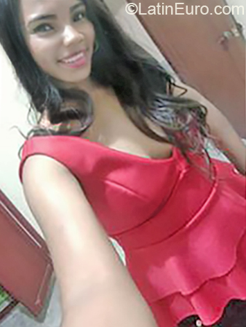 Date this attractive Colombia girl Katerine from Cali CO25929