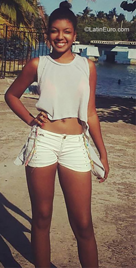 Date this fun Cuba girl Kitty from Havana CU572