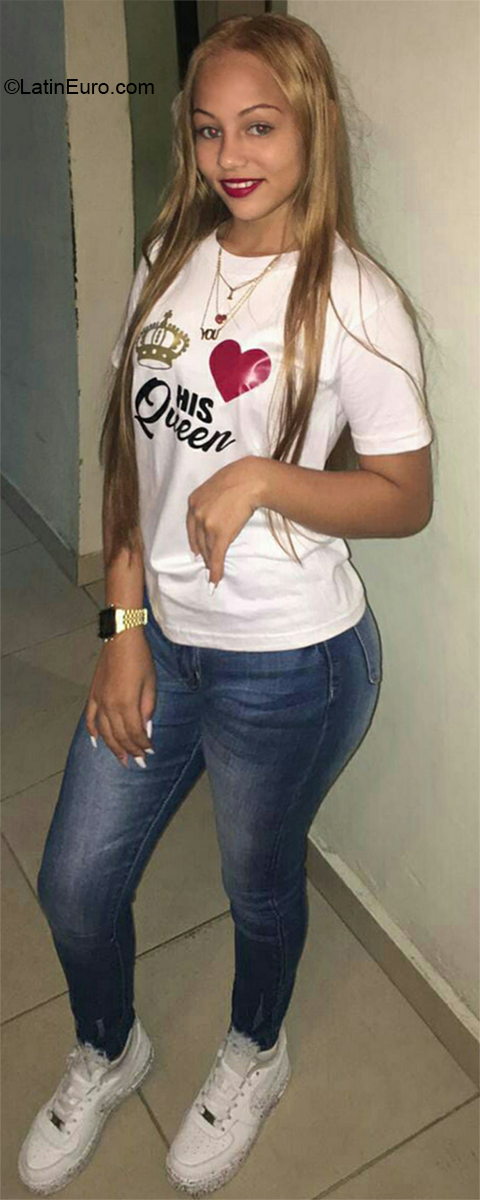 Date this good-looking Dominican Republic girl Andrea from Santo Domingo DO35812
