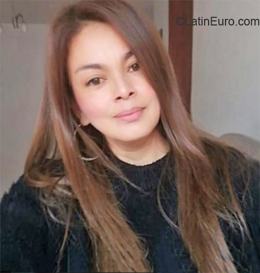 Date this nice looking Colombia girl Leydes from Bogota CO25955