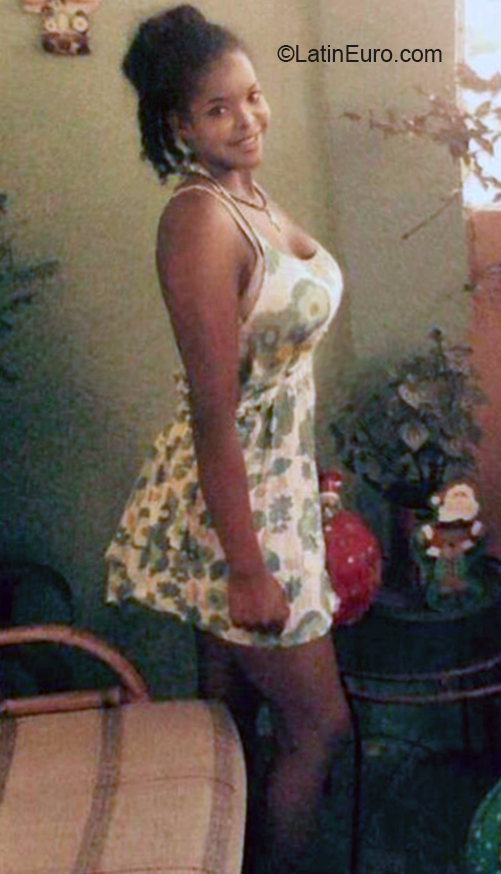 Date this sultry Venezuela girl Almerys from Maturin VE3168