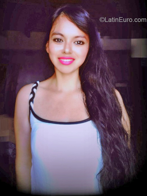 Date this gorgeous Bolivia girl Emylse from La Paz BO55