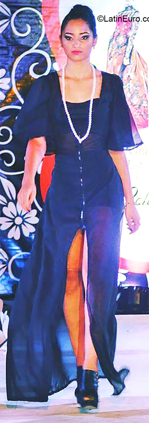 Date this cute Dominican Republic girl Nikaury from Mao DO35868