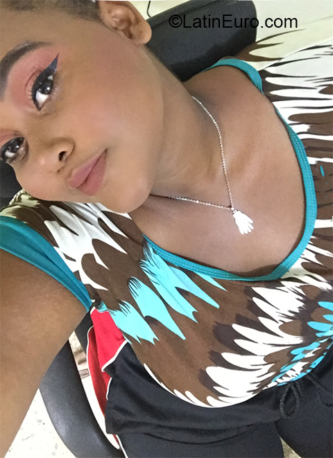 Date this sultry Dominican Republic girl Esmeralda from Santo Domingo DO35871