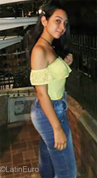 Date this sultry Colombia girl Angi from Cali CO26025