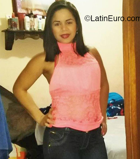 Date this charming Colombia girl Desireth from Medellin CO26055