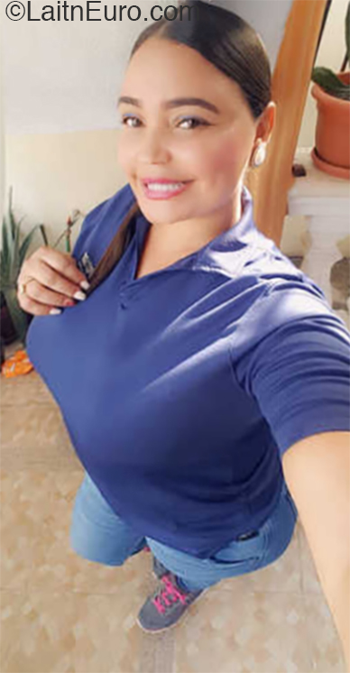 Date this hot Dominican Republic girl Jennifer from Suiza DO36072