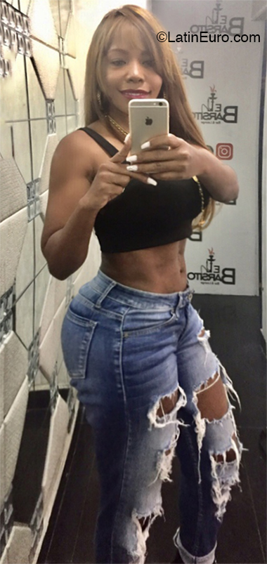 Date this georgeous Dominican Republic girl Yakira from Santo Domingo DO36075