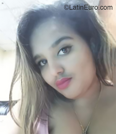 Date this lovely Cuba girl Karina from Havana CU597