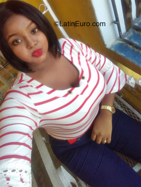 Date this hot Dominican Republic girl Mariel from Santo Domingo DO36082