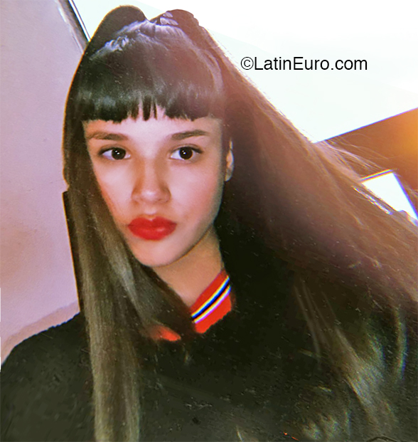 Date this happy Argentina girl Angela from Buenos Aires AR239