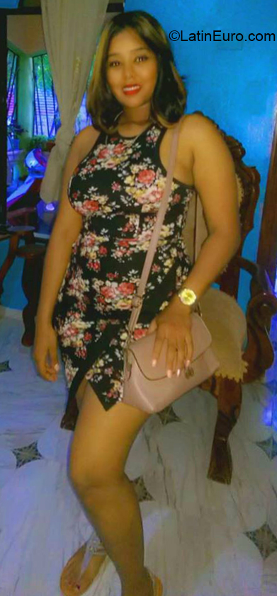 Date this beautiful Dominican Republic girl Coralie from Santo Domingo DO36097