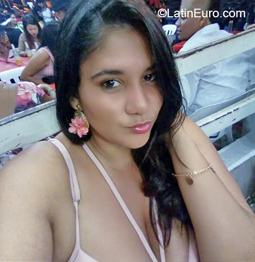 Date this foxy Colombia girl Mariana from Valledupar CO26090