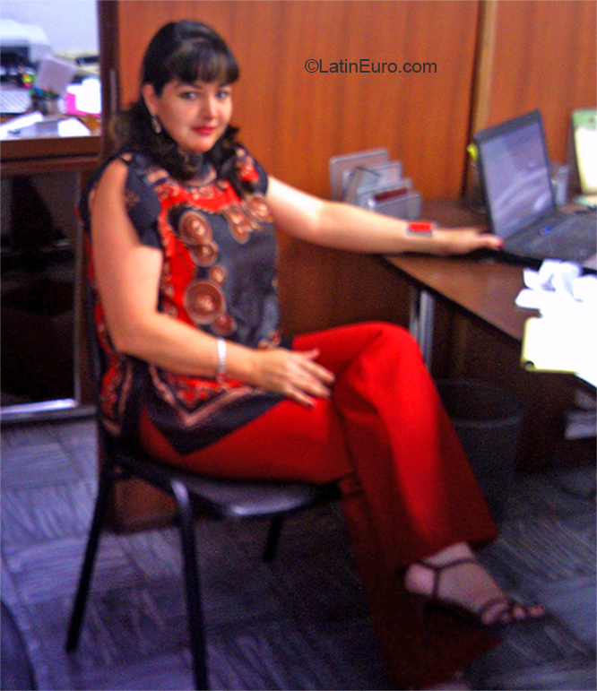 Date this delightful Colombia girl Yimena from Cali CO26093