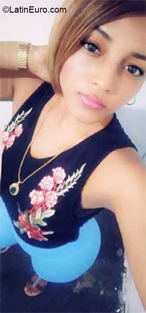 Date this good-looking Dominican Republic girl Yasmin from Santo Domingo DO36208