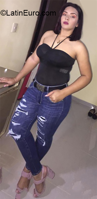 Date this foxy Dominican Republic girl Dilena from Nagua DO36212