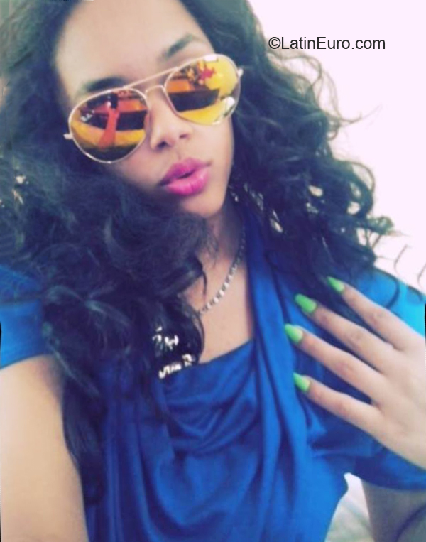 Date this foxy Dominican Republic girl Elizaberh from San cristobal DO36215