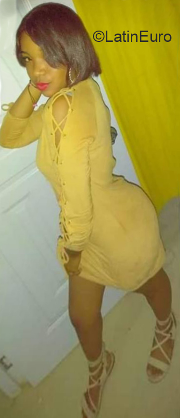 Date this sensual Dominican Republic girl Haidy from Santo Domingo DO36222