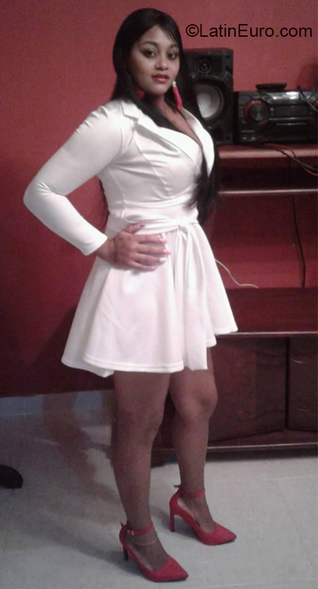 Date this good-looking Dominican Republic girl Cinthia from Santo Domingo DO36289