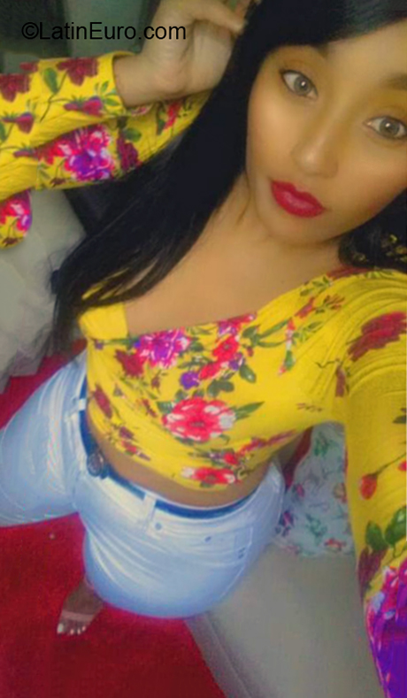 Date this happy Dominican Republic girl Elizabeth from Santiago DO36328