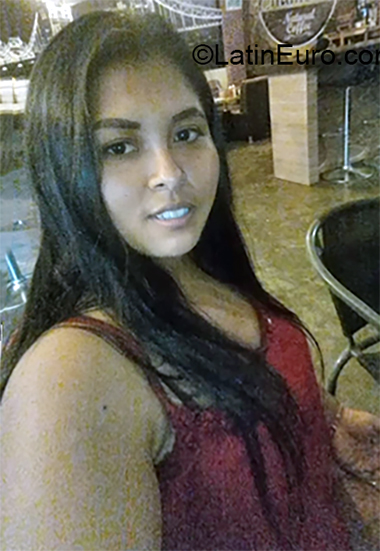 Date this tall Peru girl Yoselin from Lima PE1448