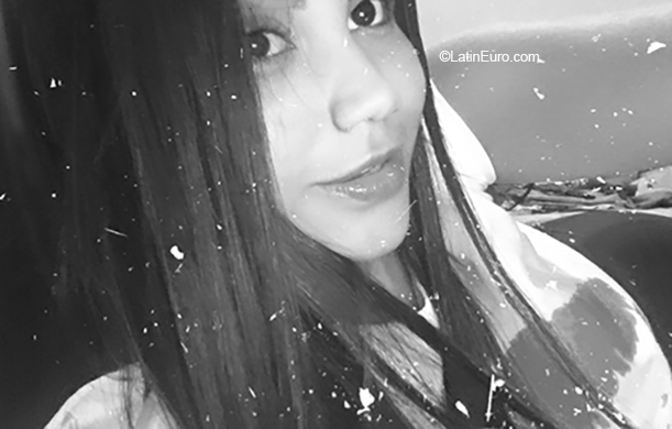 Date this gorgeous Colombia girl Katerine from Bogota CO26193