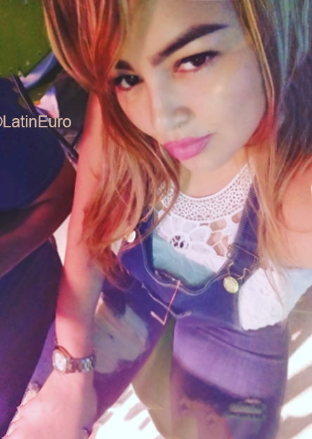 Date this pretty Colombia girl Carmen from Barranquilla CO26194