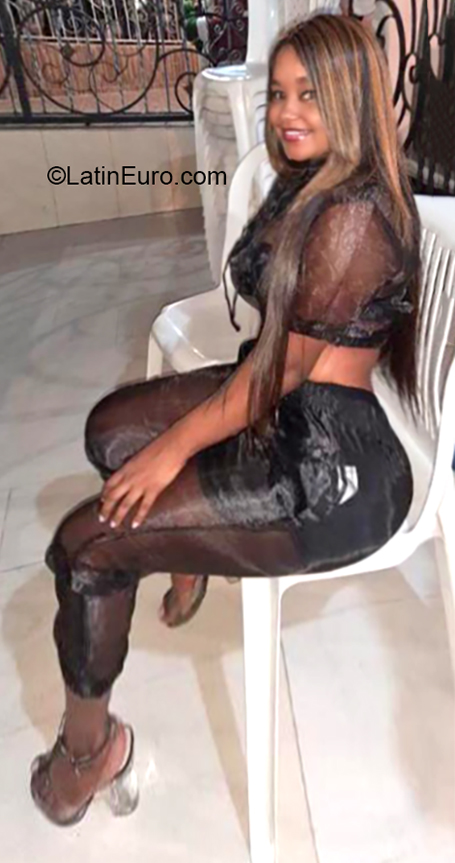 Date this charming Colombia girl Kimberley from Cali CO26221