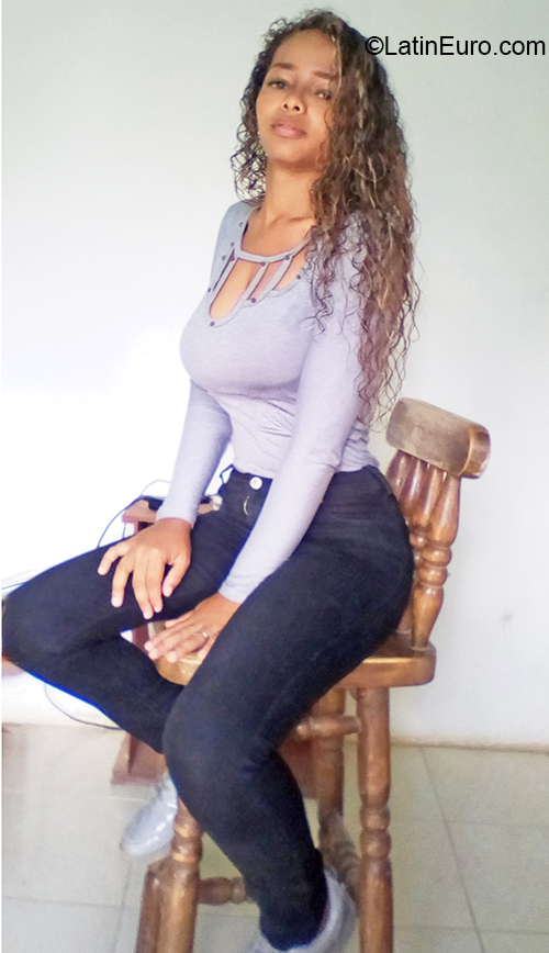 Date this beautiful Venezuela girl Heidy from Caracas VE2762