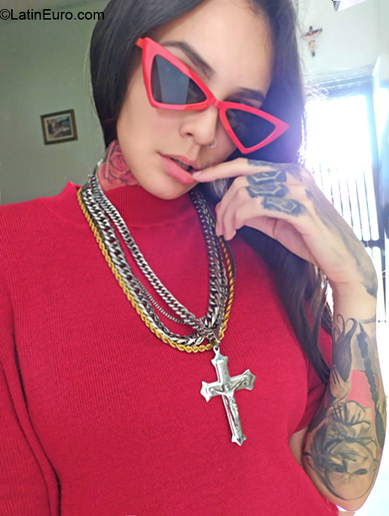 Date this charming Venezuela girl Amber from Carcas VE2768