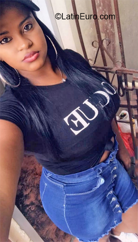Date this funny Dominican Republic girl Domairis from Santo Domingo Este DO36485