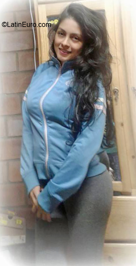 Date this young Peru girl Berta from Lima PE1459