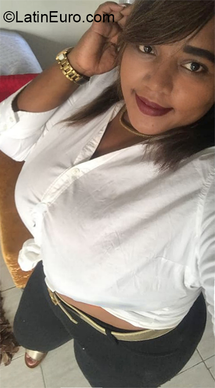 Date this sultry Dominican Republic girl Yory from Santo Domingo DO40090